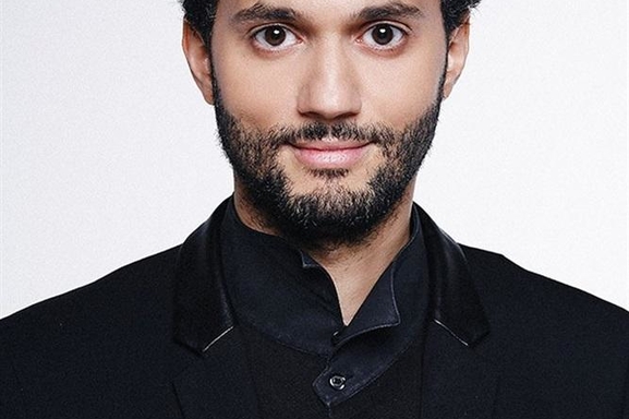 Tony Saint-Laurent, humoriste révélé par le Jamel Comedy Club est au Point Virgule et on vous invite!