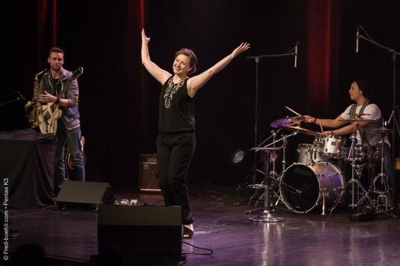 Christine Berrou artiste touche à tout, fait son Stand Up au Point Virgule !