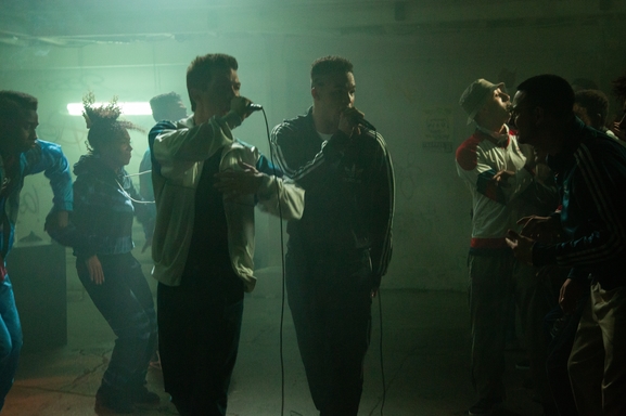 SUPREMES  : Le biopic sur le groupe NTM raconte les débuts du groupe de rap phénomène. Les années 90 et la fulgurante apparition du groupe NTM. Au-dessus des lois, ils ont batti une histoire: les débuts du rap en France.