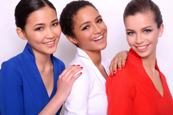 Devenez hôte ou hôtesse avec l'agence Exelle partenaire de Casting.fr