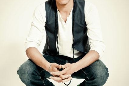 St Cyr présente son tube " Je suis maké" !