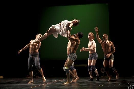 Gagnez des places pour le spectacle Pilobolus Shadowland !