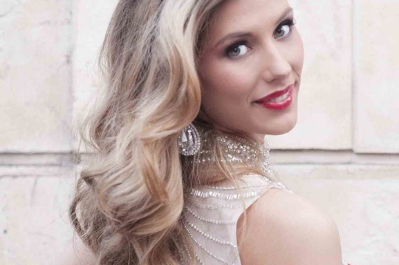 Camille Cerf, Miss Nord Pas-de-Calais est Miss France 2015. Un show très Hollywoodien pour Miss France cette année !
