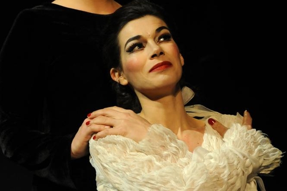 La pièce de théâtre surprenante "La Véritable Histoire de Maria Callas" de Jean-Yves Rogale