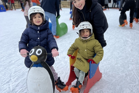 Patins en Folie : la plus grande patinoire en plein air de Paris revient au parc André Citroën !