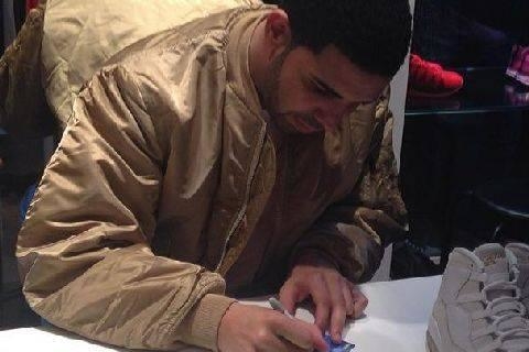 Drake était chez Colette à Paris pour présenter sa collection de vêtements