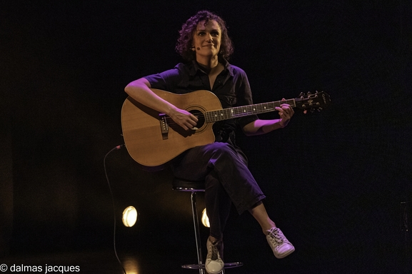 Concours : gagnez vos places pour aller voir « Mais t'as quel âge ? », le spectacle écrit et joué par Marion Pouvreau au Funambule Montmartre !