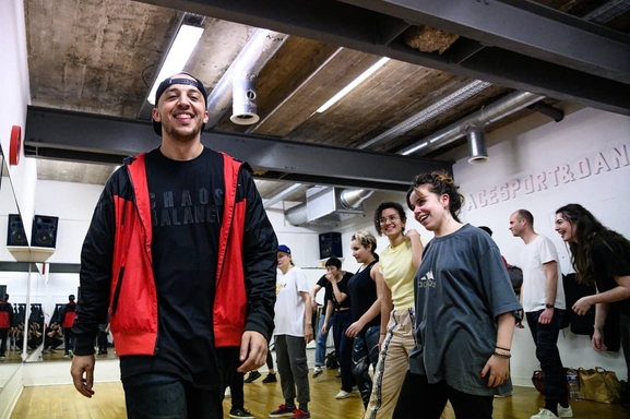 Vous voulez découvrir l'univers de la danse hip-hop? Casting.fr vous offre 4 places pour un workshop endiablé dans l'école Insolite School !