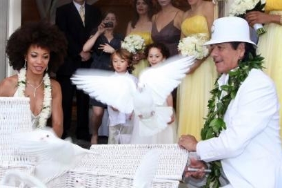 Carlos Santana est marié!