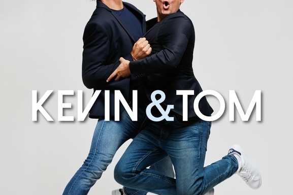 Kevin et Tom sur la scène du Point Virgule pour vous présenter leur nouveau spectacle