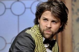 Arthur Jugnot, le fils de? Pas si facile! En interview on découvre un homme passioné et travailleur pour qui tout n'a pas été si facile...