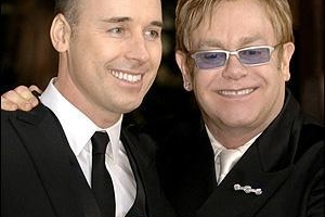 Elton John est papa!