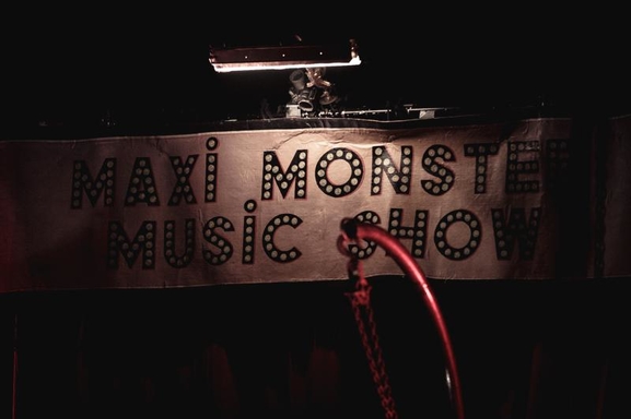 Reportage photo du spectacle musical déjanté et burlesque "Le Maxi Monster Music Show"