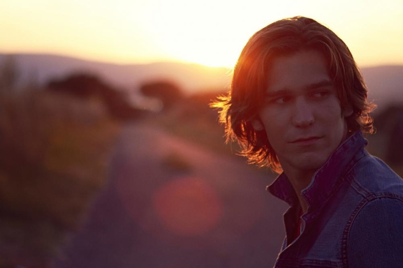 Amaury Vassili rend hommage à Mike Brant pour un concert exceptionnel