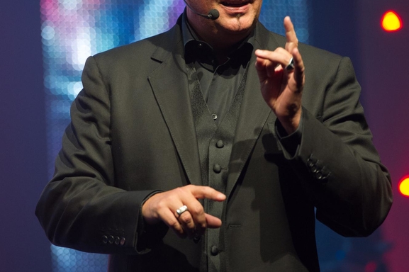 MESSMER LE FASCINATEUR REVIENT SUR LA SCENE DU GRAND REX AVEC SON SPECTACLE "INTEMPOREL" ! VENEZ SOUTENIR SON REGARD ENVOUTANT !