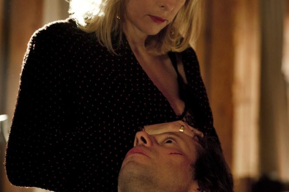 Mathieu Amalric en héros sombre dans le thriller dramatique "L'amour est un crime parfait" !