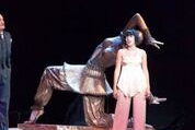Le spectacle " Mistinguett, Reine Des Années Folles "  est en tournée au théatre "Le Comédia"