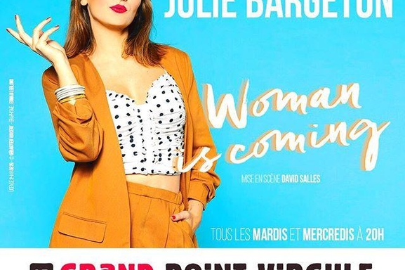 Julie Bargeton dans "Woman is Coming", drôle et intelligente, elle nous éblouit !