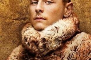 Romain Thevenin a habillé les plus grandes stars tel que Maitre Gims, gagnez ses créations !