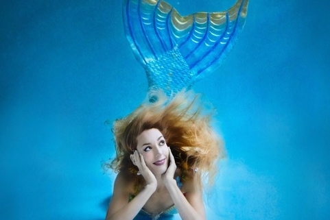 Les sirènes existent, parole d'une vraie sirène ! Claire Baudet vous dévoile dans son livre "Sirène” en illustrations toutes les clés pour en devenir une à votre tour !
