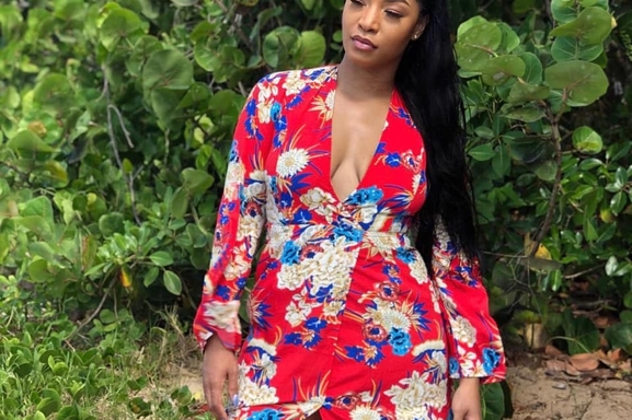 Rencontre avec Stony, artiste caribéenne qui nous parle de son nouveau single "Tant pis"