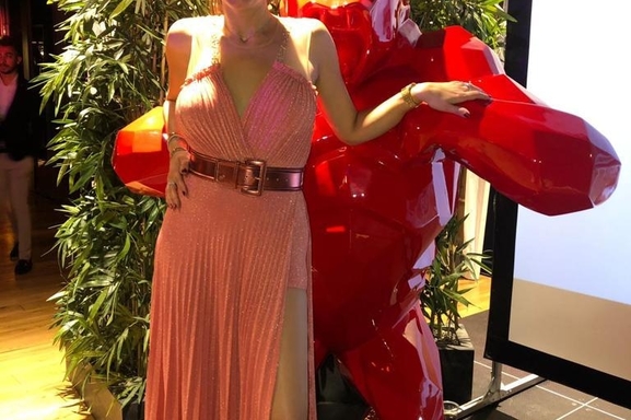 Magali Berdah à la tête de SHAUNA EVENTS a fait sensation lors de sa soirée au Angie Club en partenariat avec Richard Orlinski entourée de ses amis : Cyril Hanouna, Benjamin Castaldi, Ayem, Paga et tant d'autres... Casting.fr y était et vous raconte