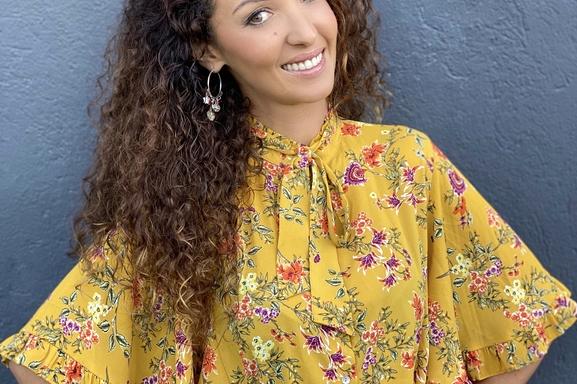 Emmanuelle Rivassoux brillante architecte d'intérieur dans l'émission " Maison à vendre", une girl boss à suivre passionnément!