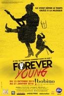 Les membres de la troupe Forever Young vous accueillent au théâtre Bobino