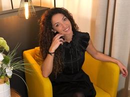 Emmanuelle Rivassoux brillante architecte d'intérieur dans l'émission " Maison à vendre", une girl boss à suivre passionnément!