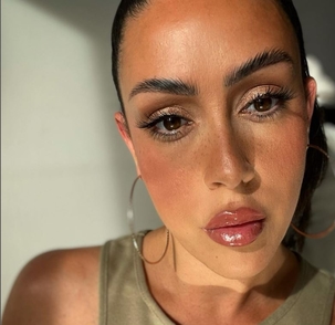 Anne Caze, maquilleuse clips et télé, nous livre les dessous de son métier !