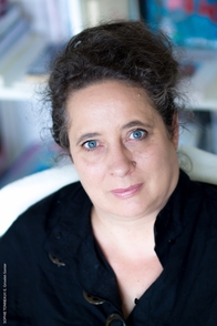 À la rencontre de Sophie Tonneau, comédienne et auteure de la pièce "Je serai toujours là pour te tuer"