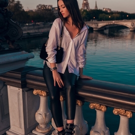 Angele77