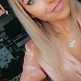 Melaniie9560