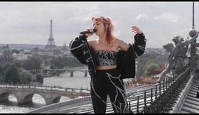 Reyd - Cosmos Palace (live session sur le toit du @theatreduchatelet)