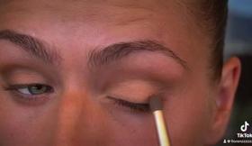 Close make up