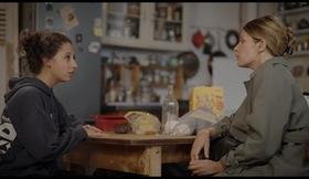 Scène 1 - L'assistante sociale