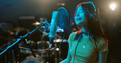 Casting voix off britannique femme entre 30 et 45 ans pour enregistrement studio