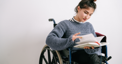 Casting homme et femme en situation de handicap visible pour tournage vidéo documentaire