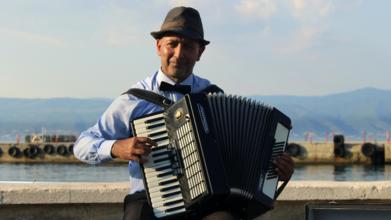 Casting accordéoniste homme ou femme pour tournage série américaine