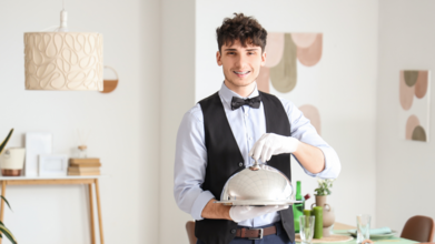 Casting homme entre 20 et 60 ans avec expérience en tant que serveur pour silhouette parlante dans long métrage cinéma