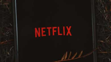 Casting figurant homme et femme de tout âge pour tournage film anglais diffusé sur Netflix