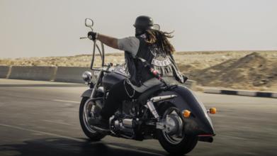 Casting homme et femme biker entre 30 et 50 ans pour série Netflix réalisée par Dany Boon