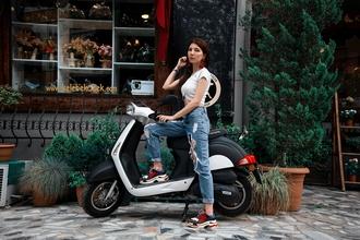 Casting femme entre 18 et 25 ans avec un scooter pour pilote série France TV