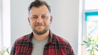 Casting acteur entre 35 et 45 ans pour tournage publicité UGC à Nice