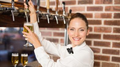 Casting barman et barmaid entre 25 et 35 ans pour projet publicitaire avec marque d'alcool