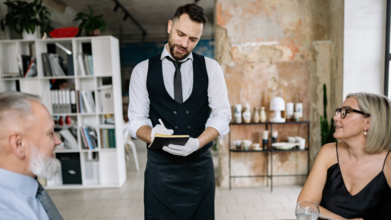 Casting homme entre 30 et 50 ans pour silhouette parlante dans sketch show Chamouxland 2 de Camille Chamoux