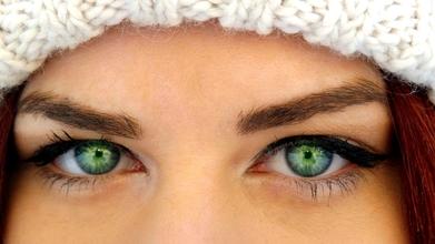 Casting femme entre 30 et 40 ans avec des yeux bleus ou verts pour film d'entreprise