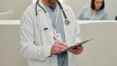 Casting figurant homme et femme avec expérience dans le médical pour film avec Guillaume Canet