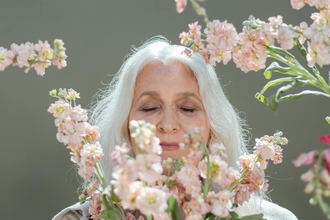 Casting femme senior entre 55 et 60 ans pour publicité institut de beauté Paris