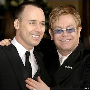 Elton John est papa!